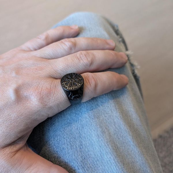 Hovedbilde Vegvisir med runesirkel - Sort - Stålring