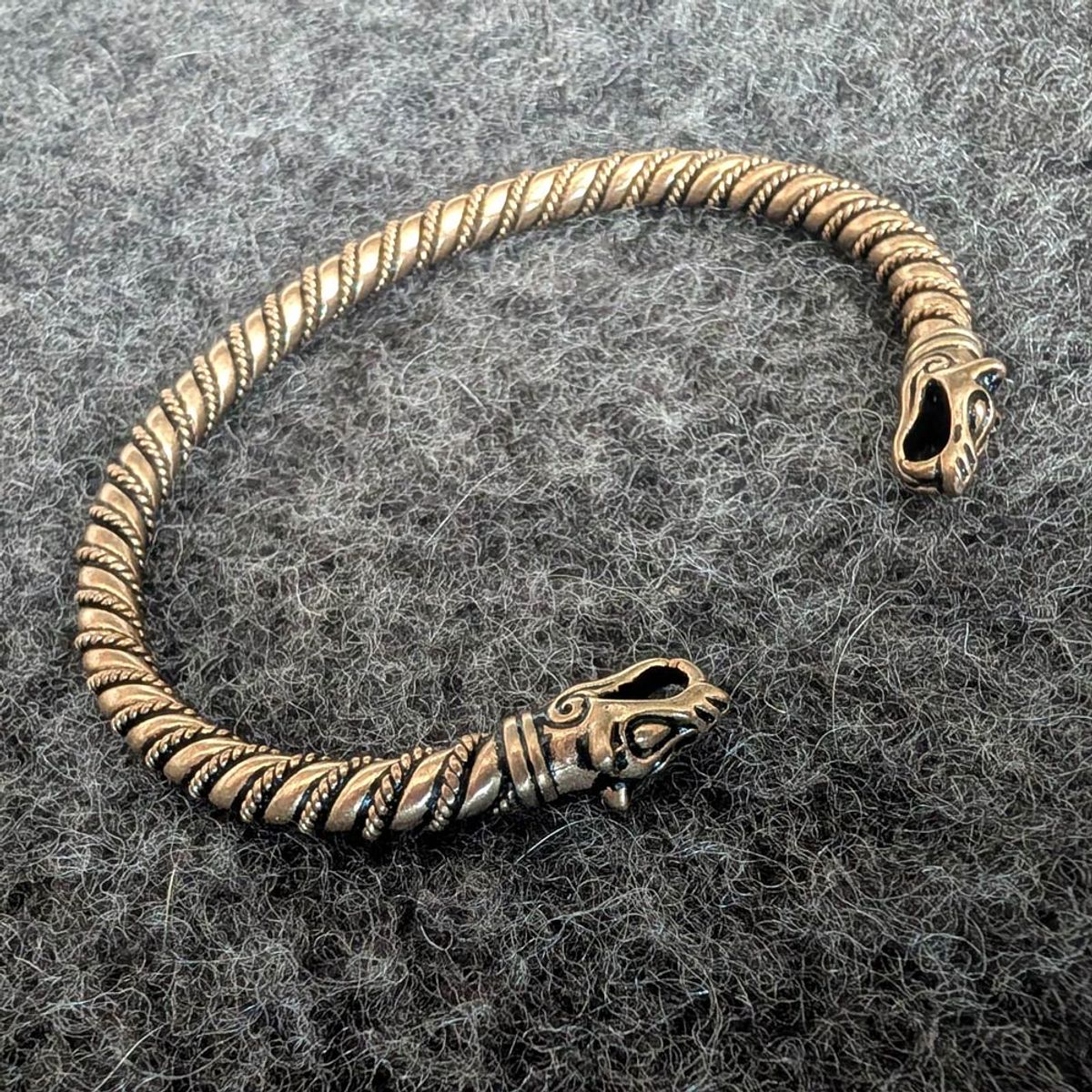Vikingarmring Ulvehoder - Bronse
