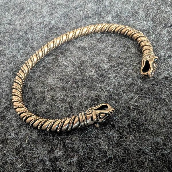 Hovedbilde Vikingarmring Ulvehoder - Bronse